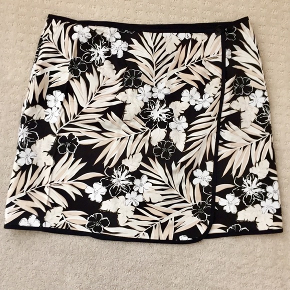 Saks Fifth Avenue Dresses & Skirts - SAKS FIFTH AVENUE REAL CLOTHES Wrap Skirt